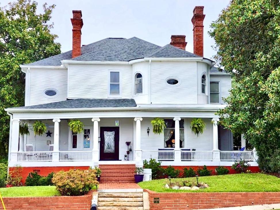 Simmons-Bond Inn Bed & Breakfast Toccoa Exterior photo