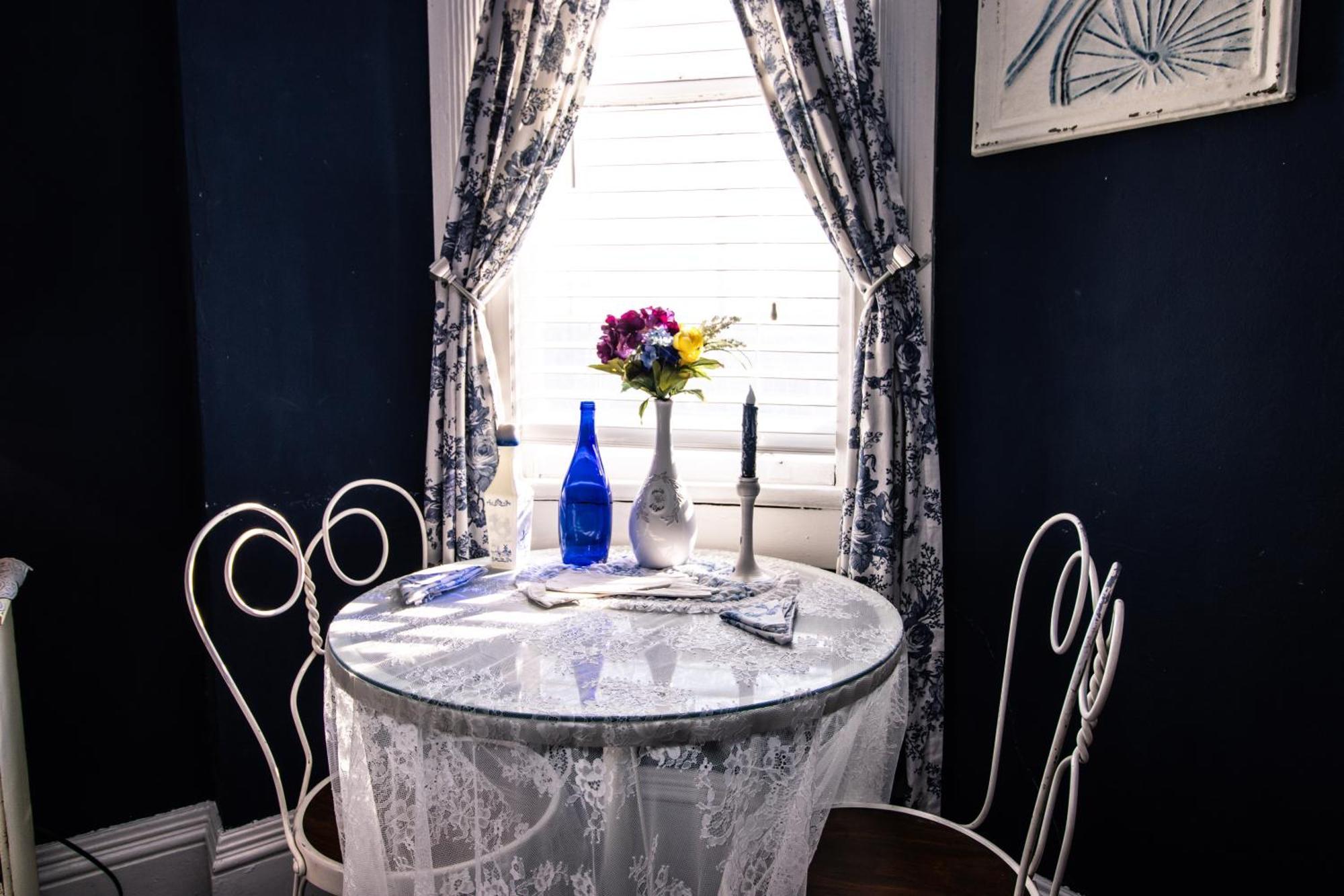Simmons-Bond Inn Bed & Breakfast Toccoa Room photo