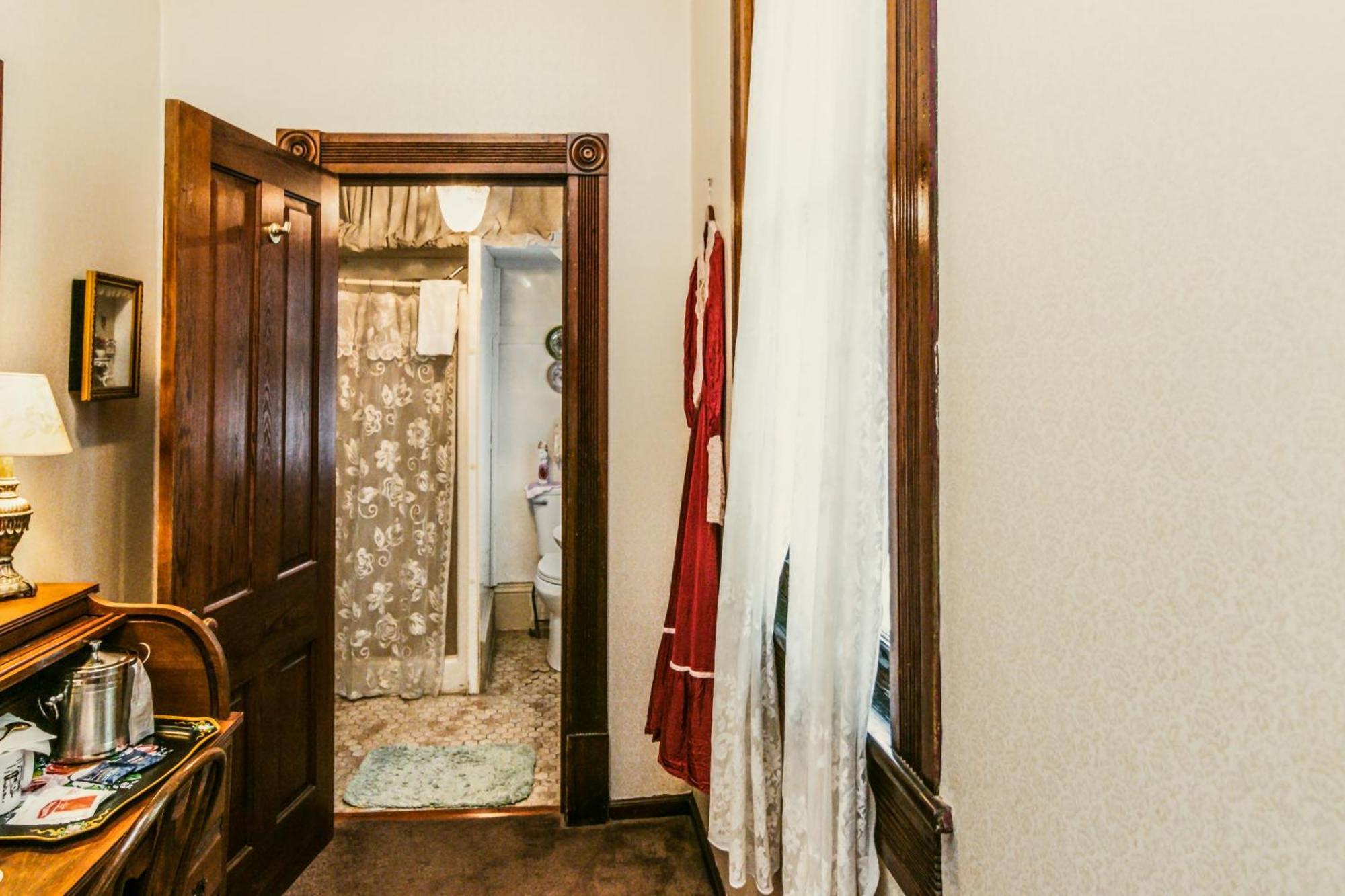 Simmons-Bond Inn Bed & Breakfast Toccoa Room photo