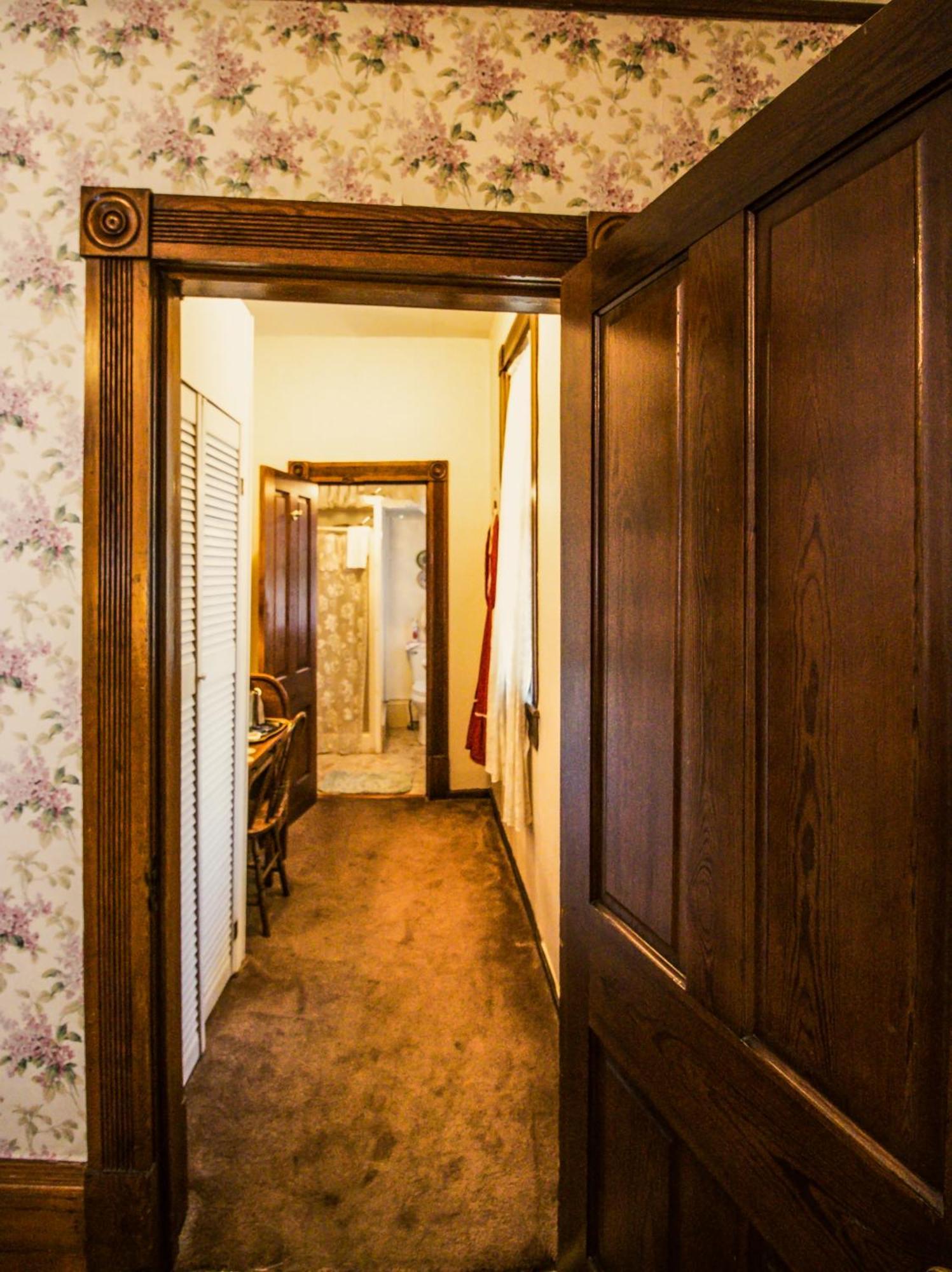 Simmons-Bond Inn Bed & Breakfast Toccoa Room photo