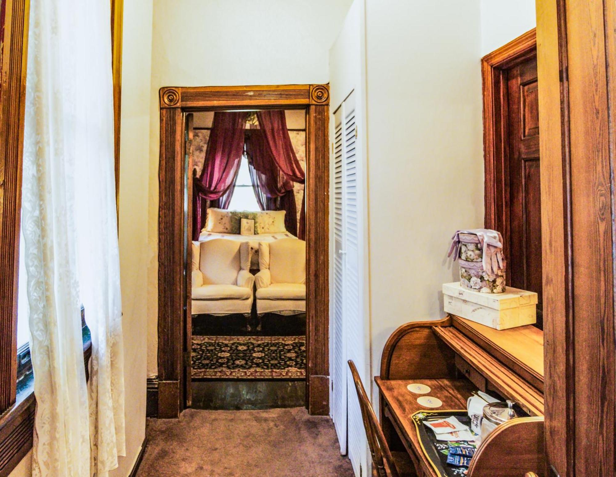 Simmons-Bond Inn Bed & Breakfast Toccoa Room photo