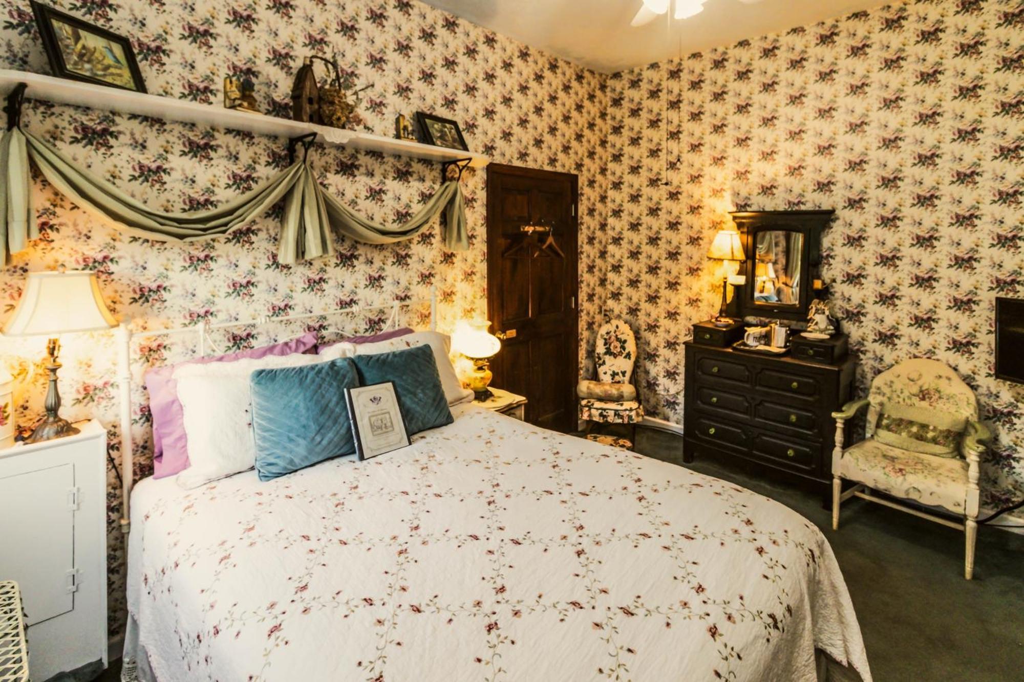 Simmons-Bond Inn Bed & Breakfast Toccoa Room photo
