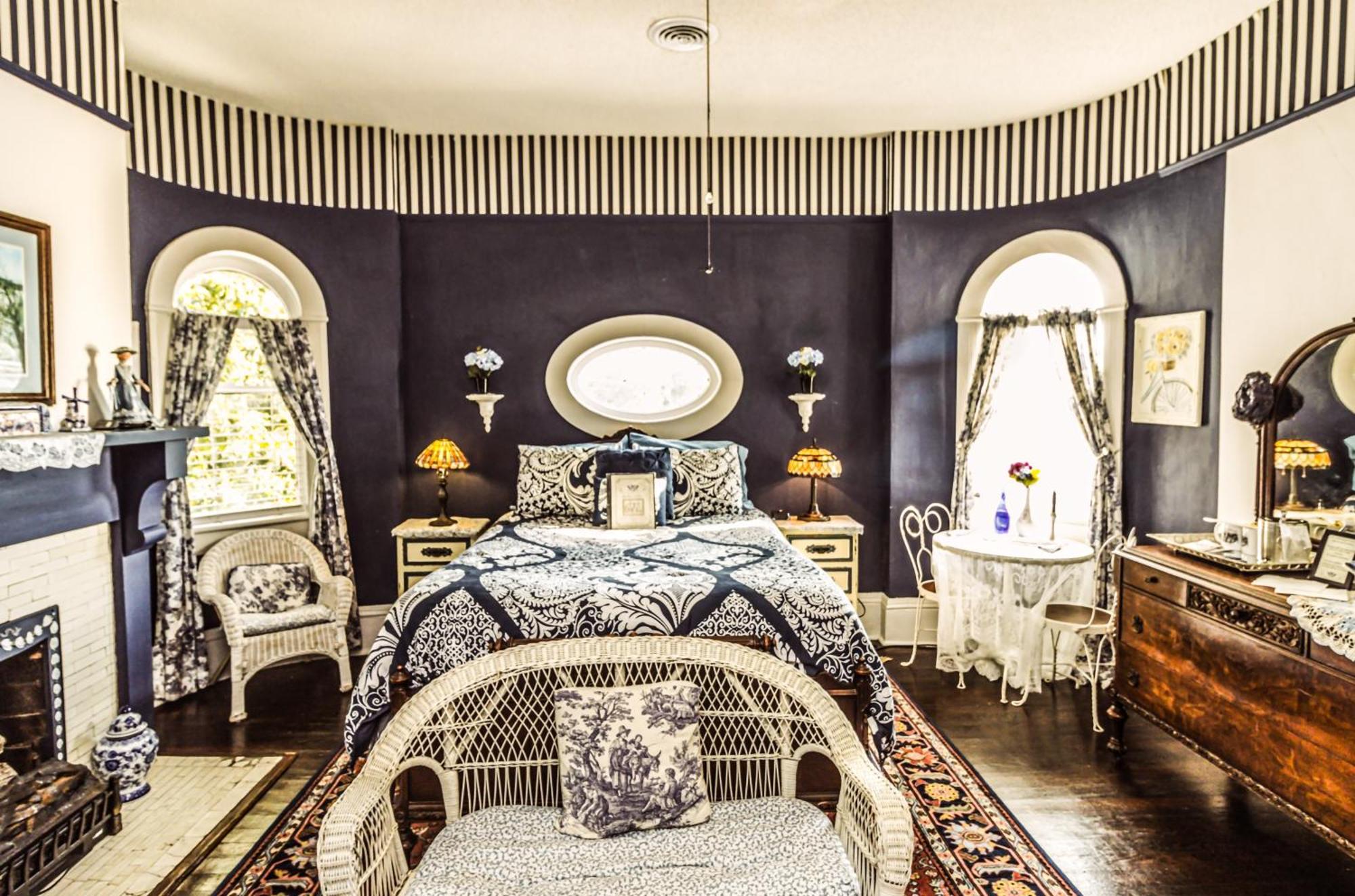 Simmons-Bond Inn Bed & Breakfast Toccoa Room photo