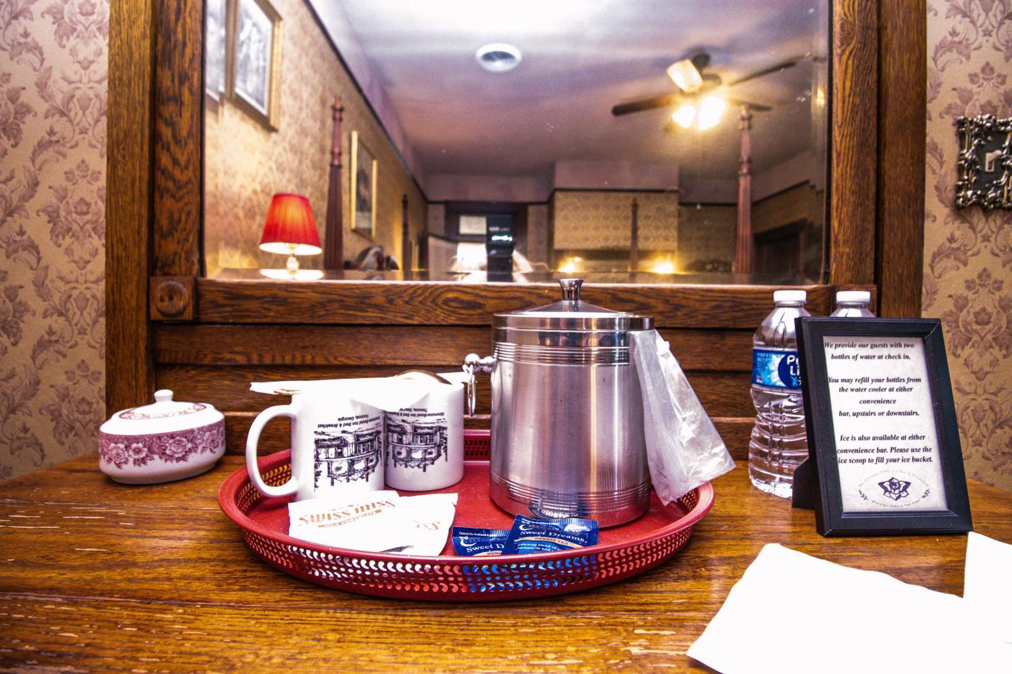 Simmons-Bond Inn Bed & Breakfast Toccoa Room photo