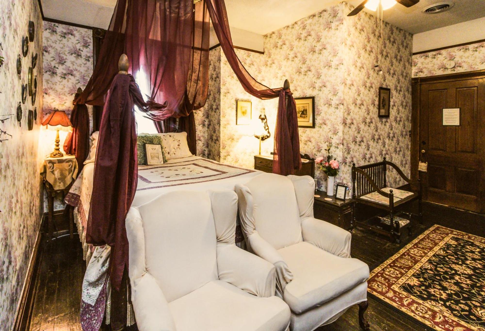 Simmons-Bond Inn Bed & Breakfast Toccoa Room photo